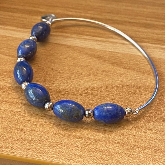 Three fun silver cuff bracelets – lapis, scrolls & white agate - Picture 4 of 14